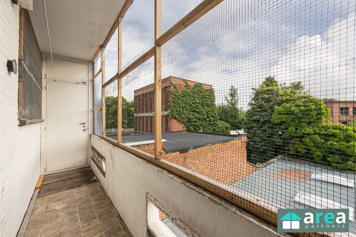 Ruim 2-slpk appartement met terras te Berchem