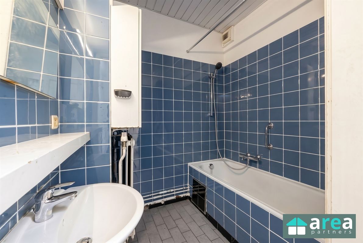 Ruim 2-slpk appartement met terras te Berchem