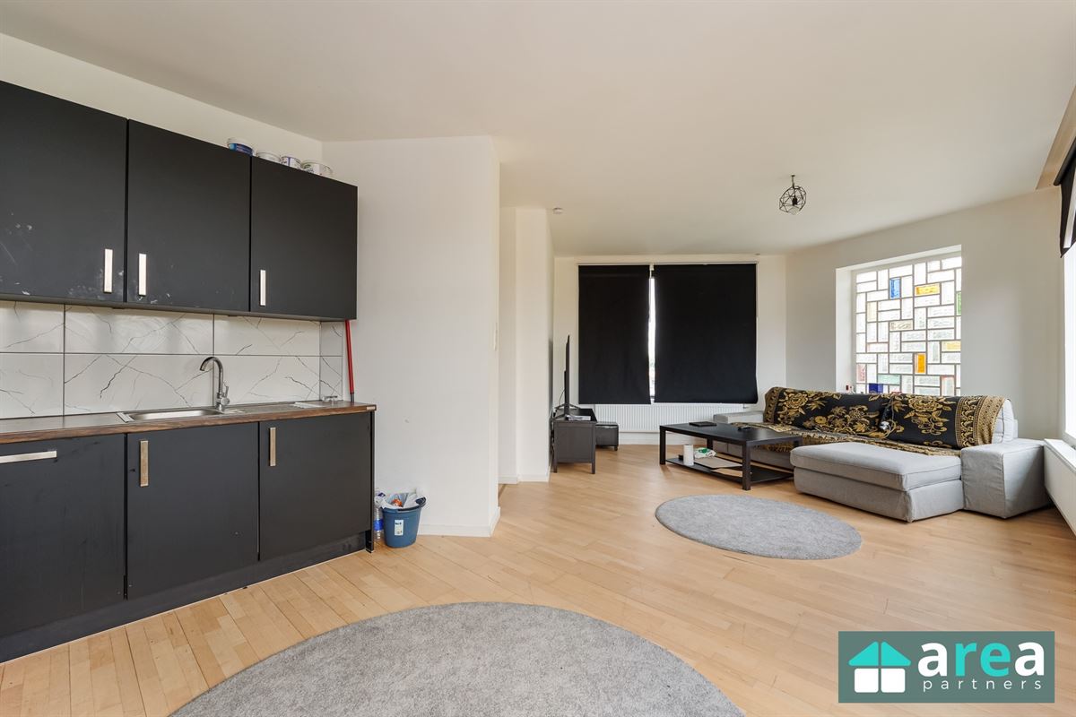 Op te frissen appartement met 2 slpk!