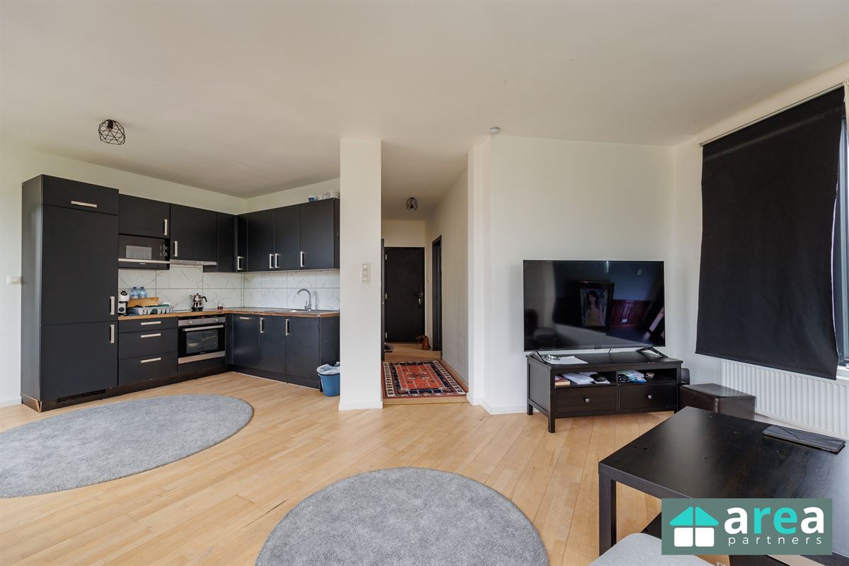 Op te frissen appartement met 2 slpk!