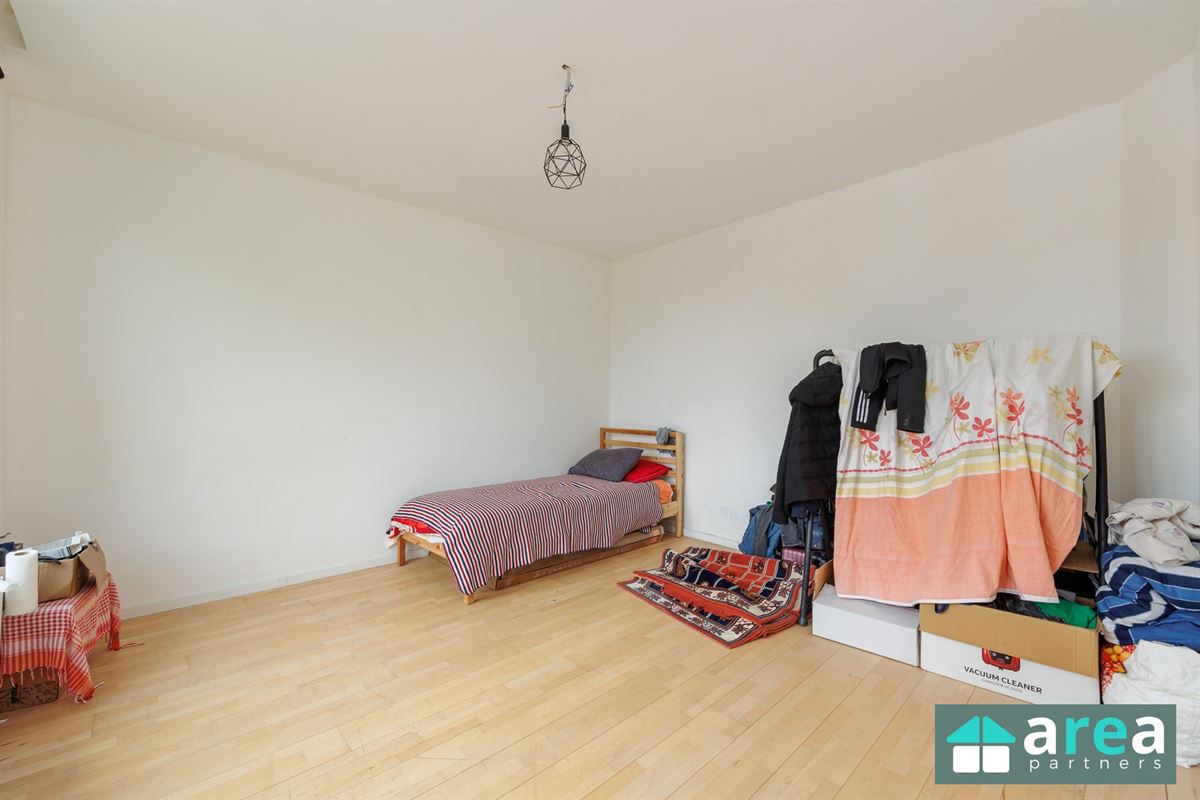 Op te frissen appartement met 2 slpk!