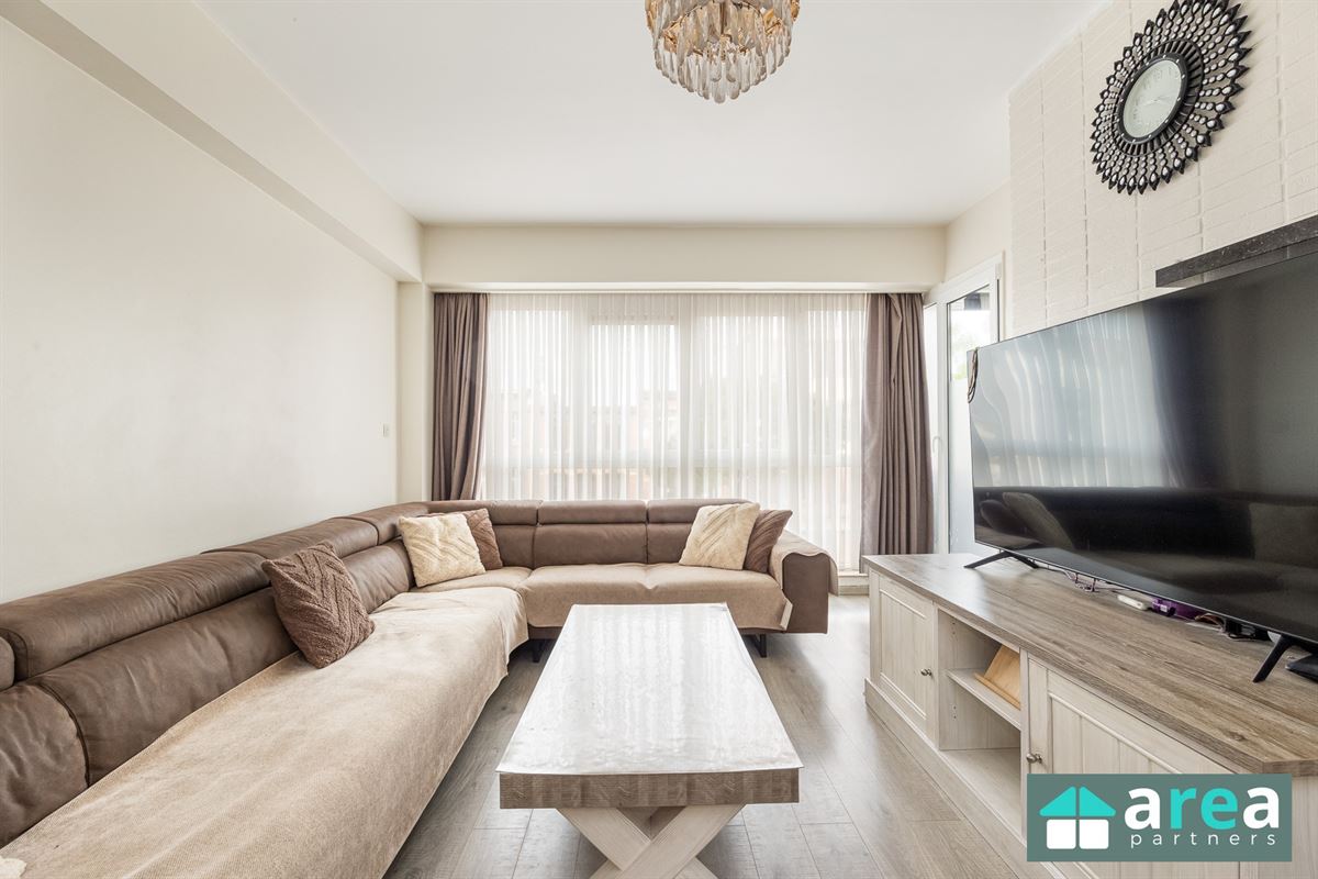 Ruim 2-slpk appartement met terras te Berchem