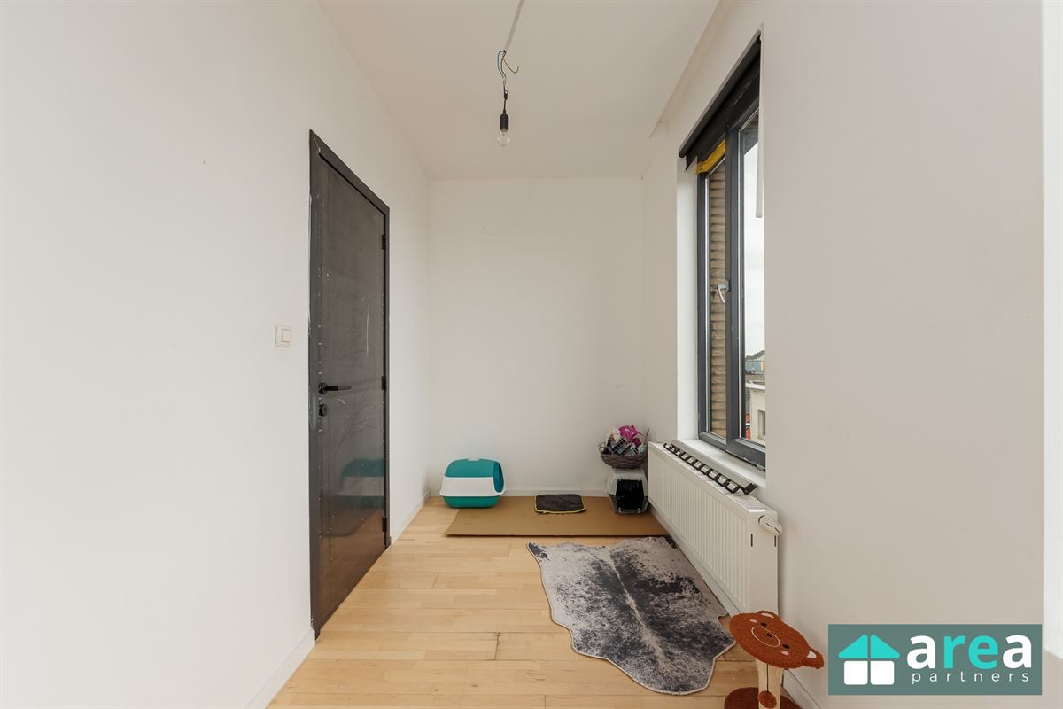 Op te frissen appartement met 2 slpk!