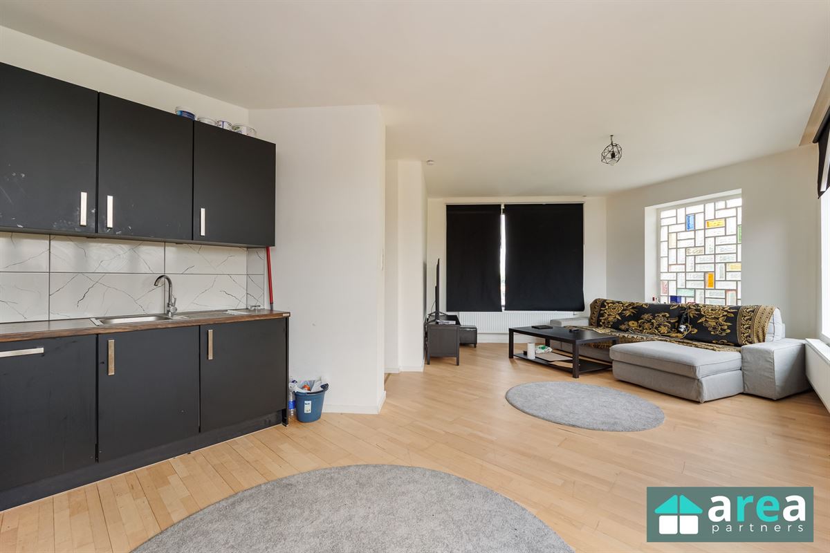 Op te frissen appartement met 2 slpk!