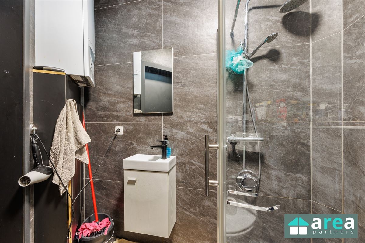 Op te frissen appartement met 2 slpk!