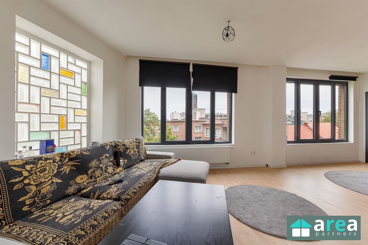 Op te frissen appartement met 2 slpk!