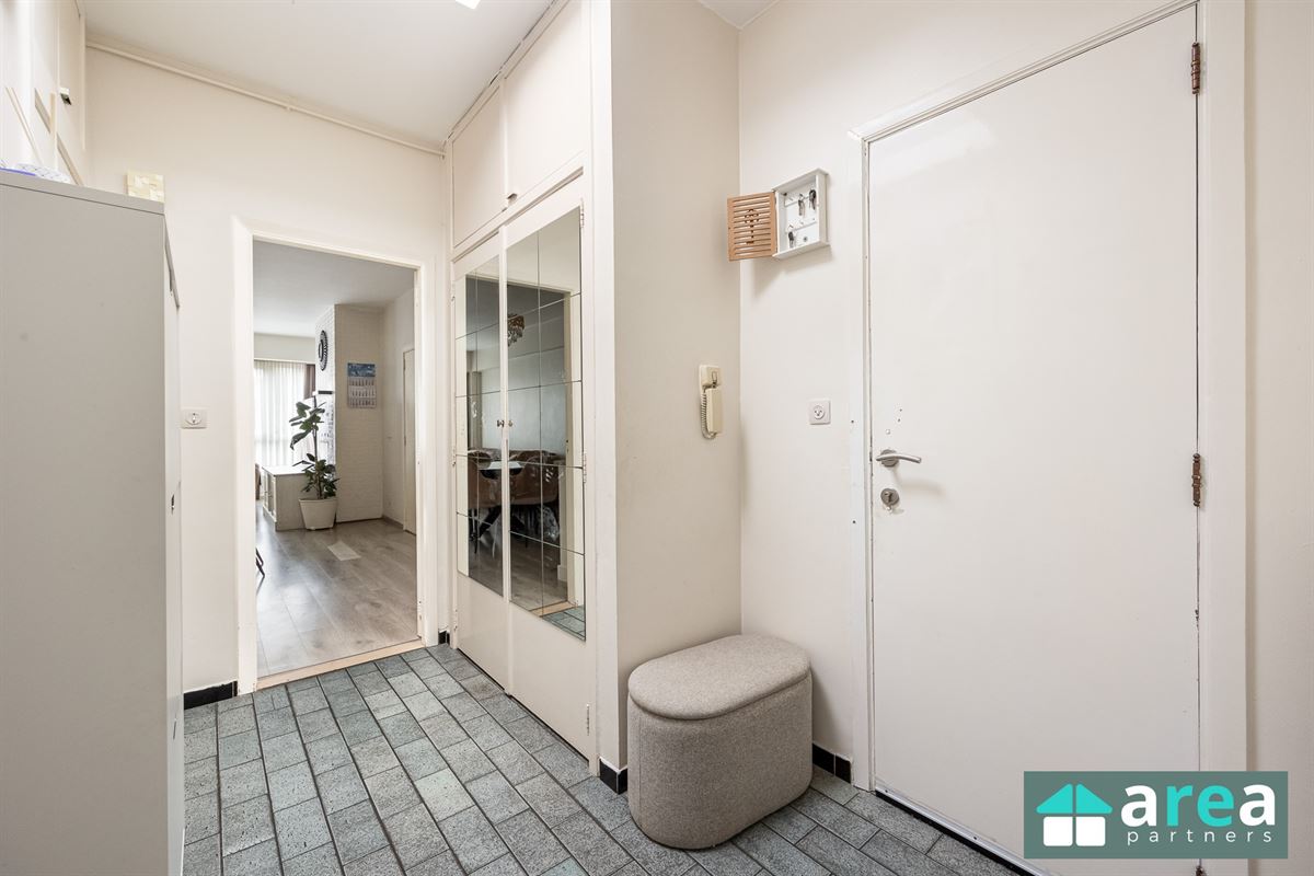 Ruim 2-slpk appartement met terras te Berchem