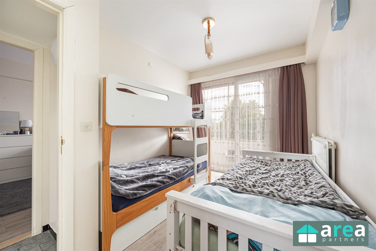 Ruim 2-slpk appartement met terras te Berchem