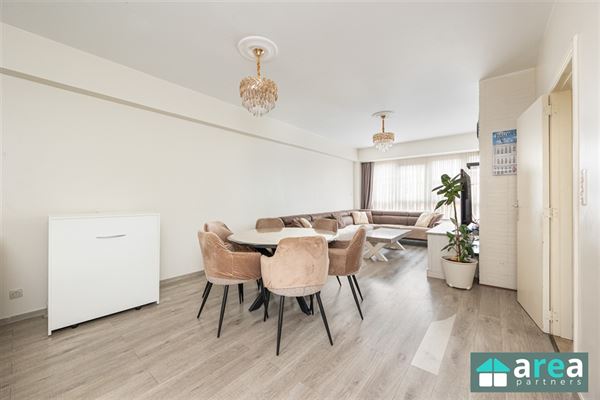Ruim 2-slpk appartement met terras te Berchem
