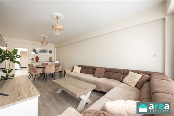Ruim 2-slpk appartement met terras te Berchem