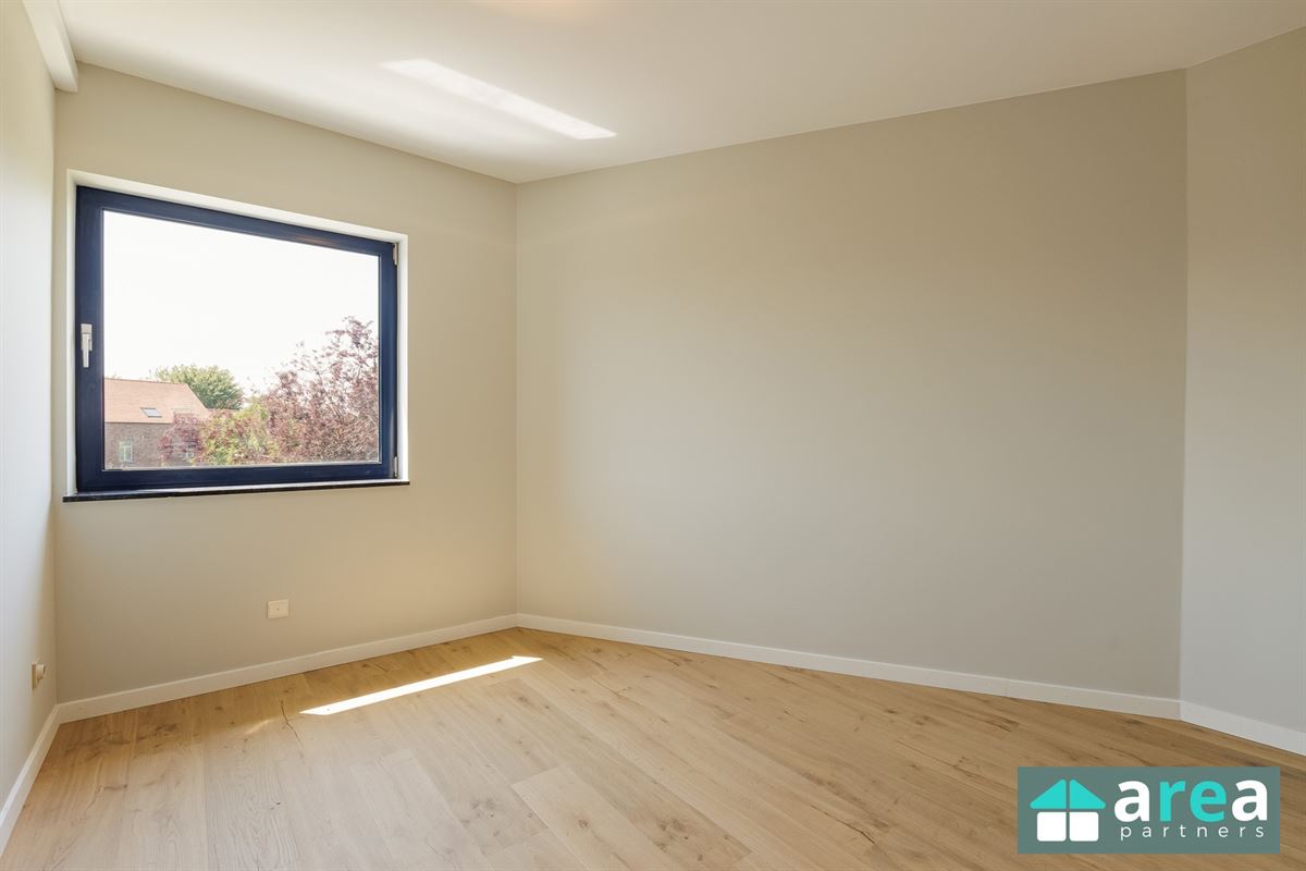 Ruim lichtrijk appartement met 2 slpk.