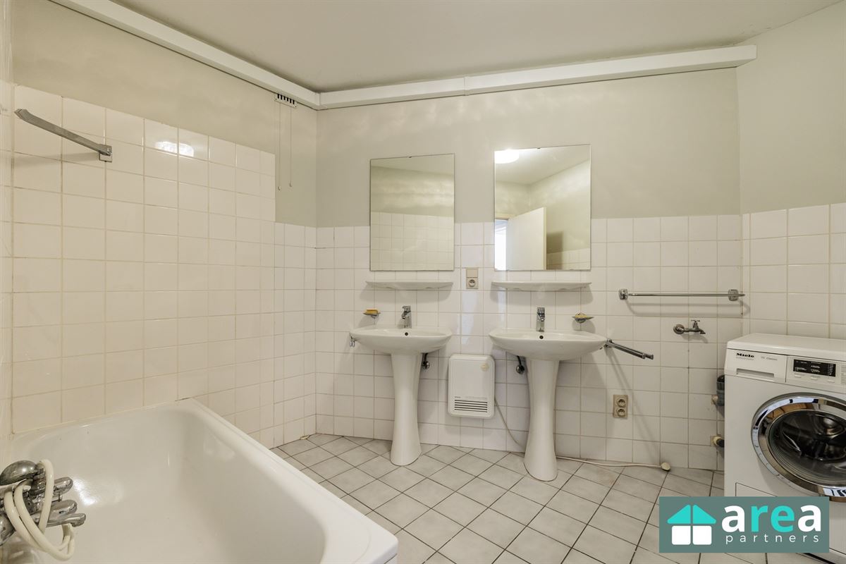 Ruim lichtrijk appartement met 2 slpk.