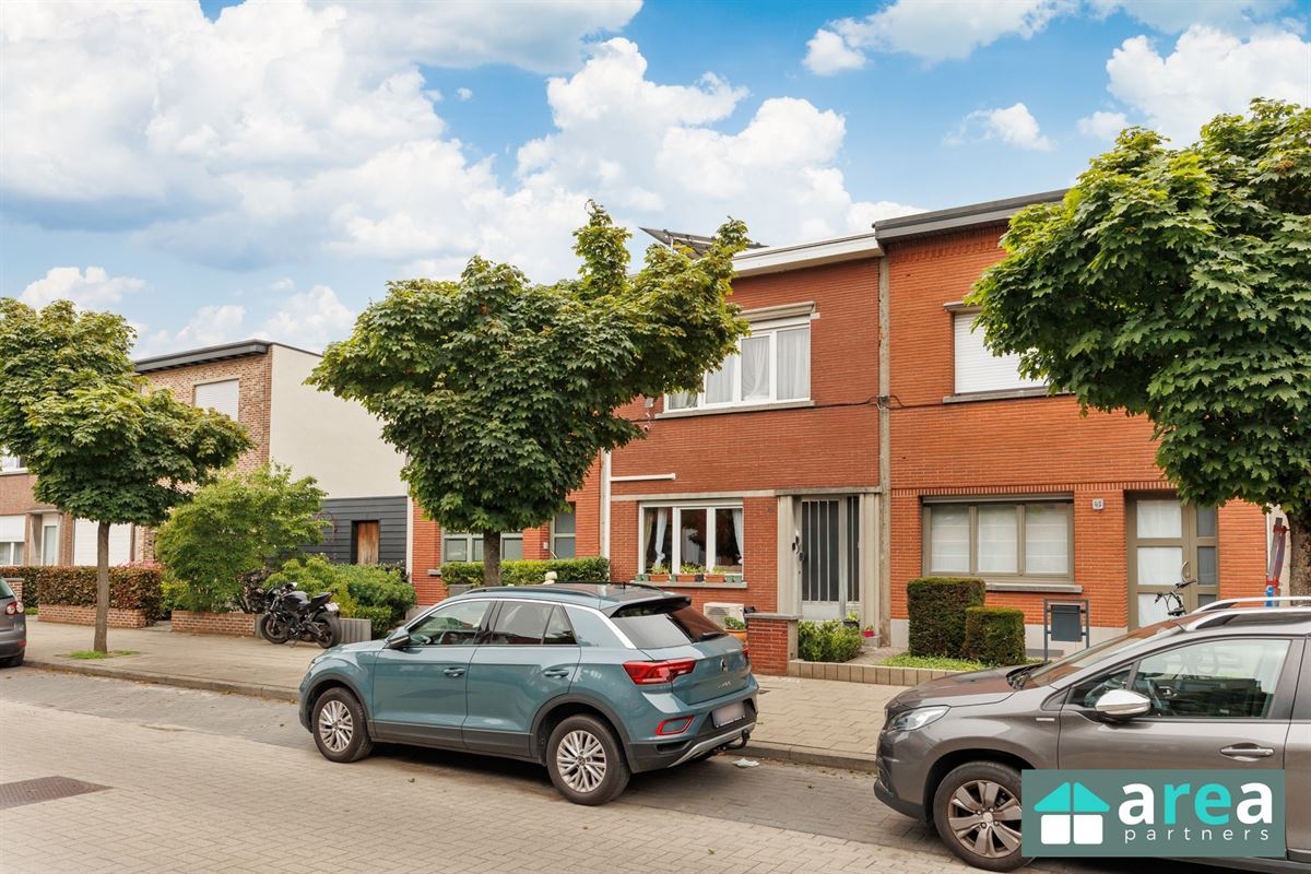 Woning (104m²) met 3 slpk, zonnepanelen en airco in Wilrijk