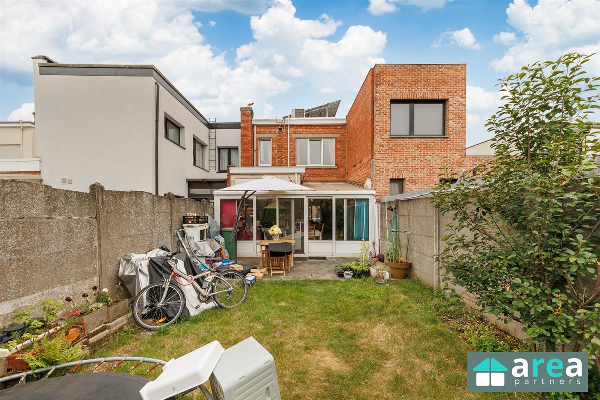 Woning (104m²) met 3 slpk, zonnepanelen en airco in Wilrijk