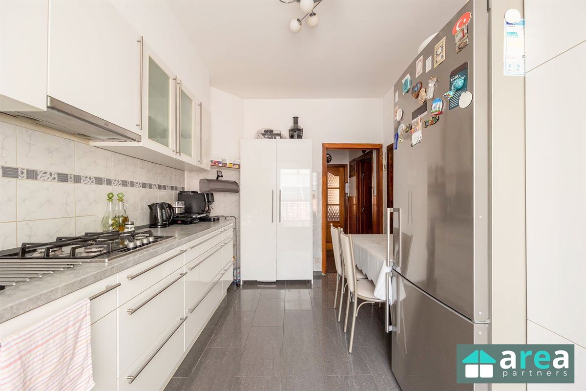 Woning opgedeeld in 3 entiteiten vlakbij Park spoor Noord te koop!