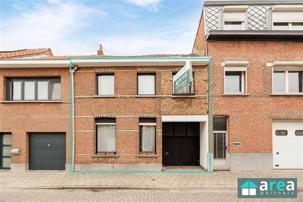 Instapklare woning met 5 slpk en zwembad!
