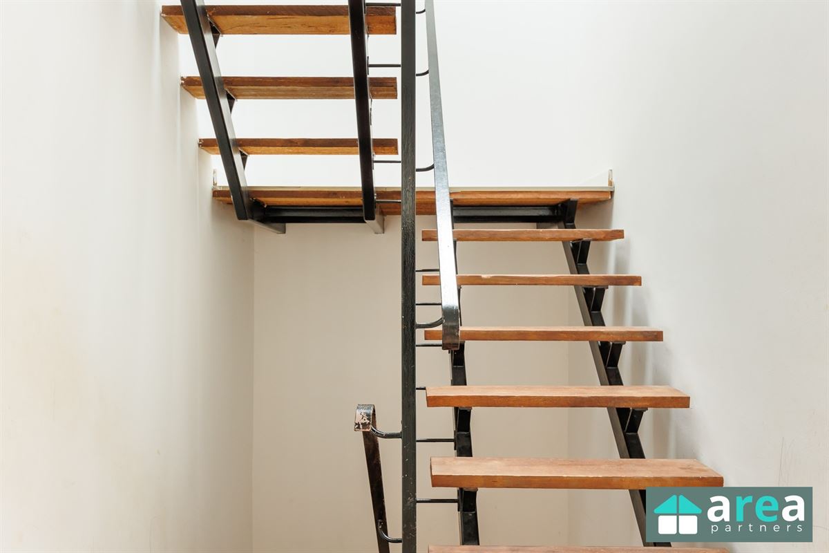Instapklare woning met 5 slpk en zwembad!
