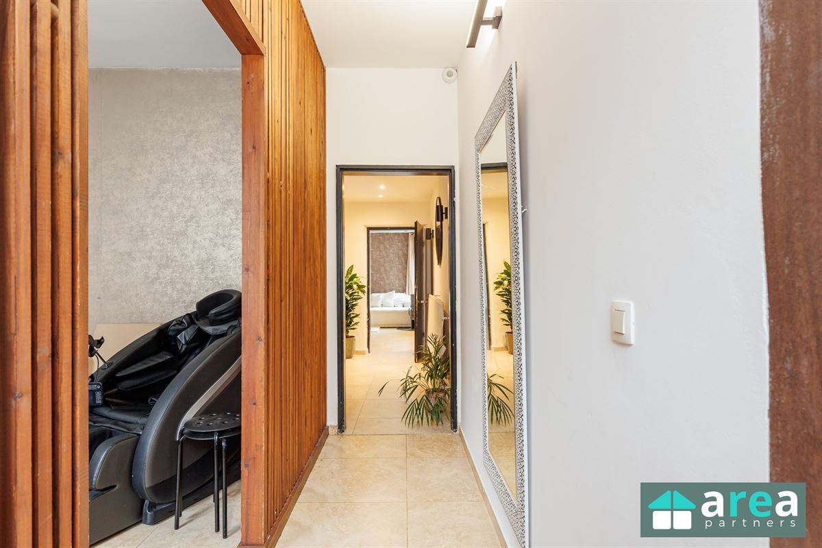 Instapklare woning met 5 slpk en zwembad!