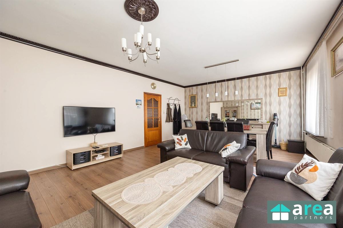 Woning opgedeeld in 3 entiteiten vlakbij Park spoor Noord te koop!