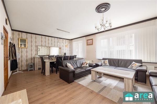 Woning opgedeeld in 3 entiteiten vlakbij Park spoor Noord te koop!
