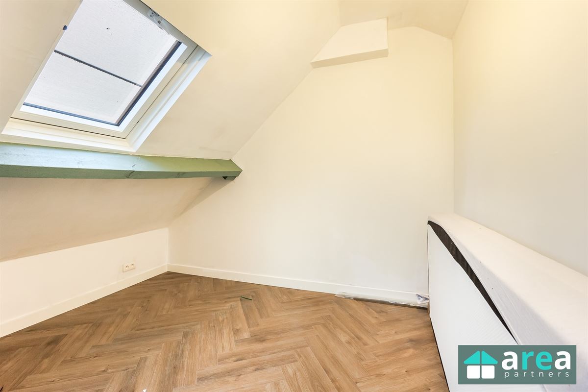 Instapklare woning met 5 slpk en zwembad!