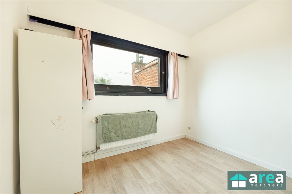 Instapklare woning met 5 slpk en zwembad!