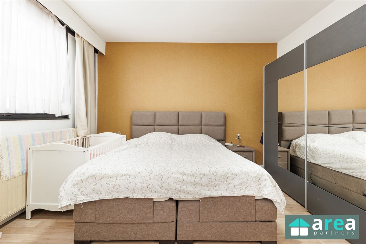 Instapklare woning met 5 slpk en zwembad!
