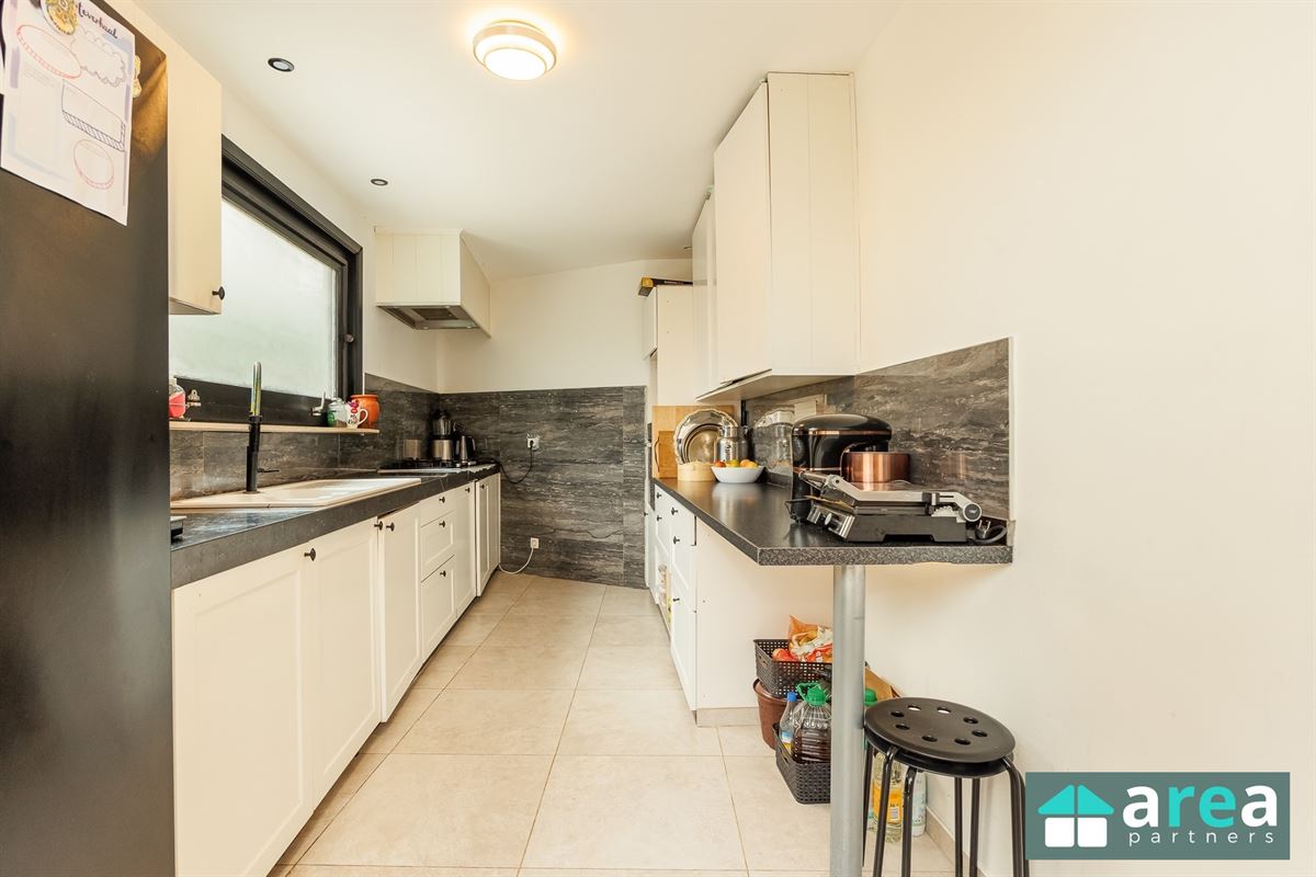Instapklare woning met 5 slpk en zwembad!