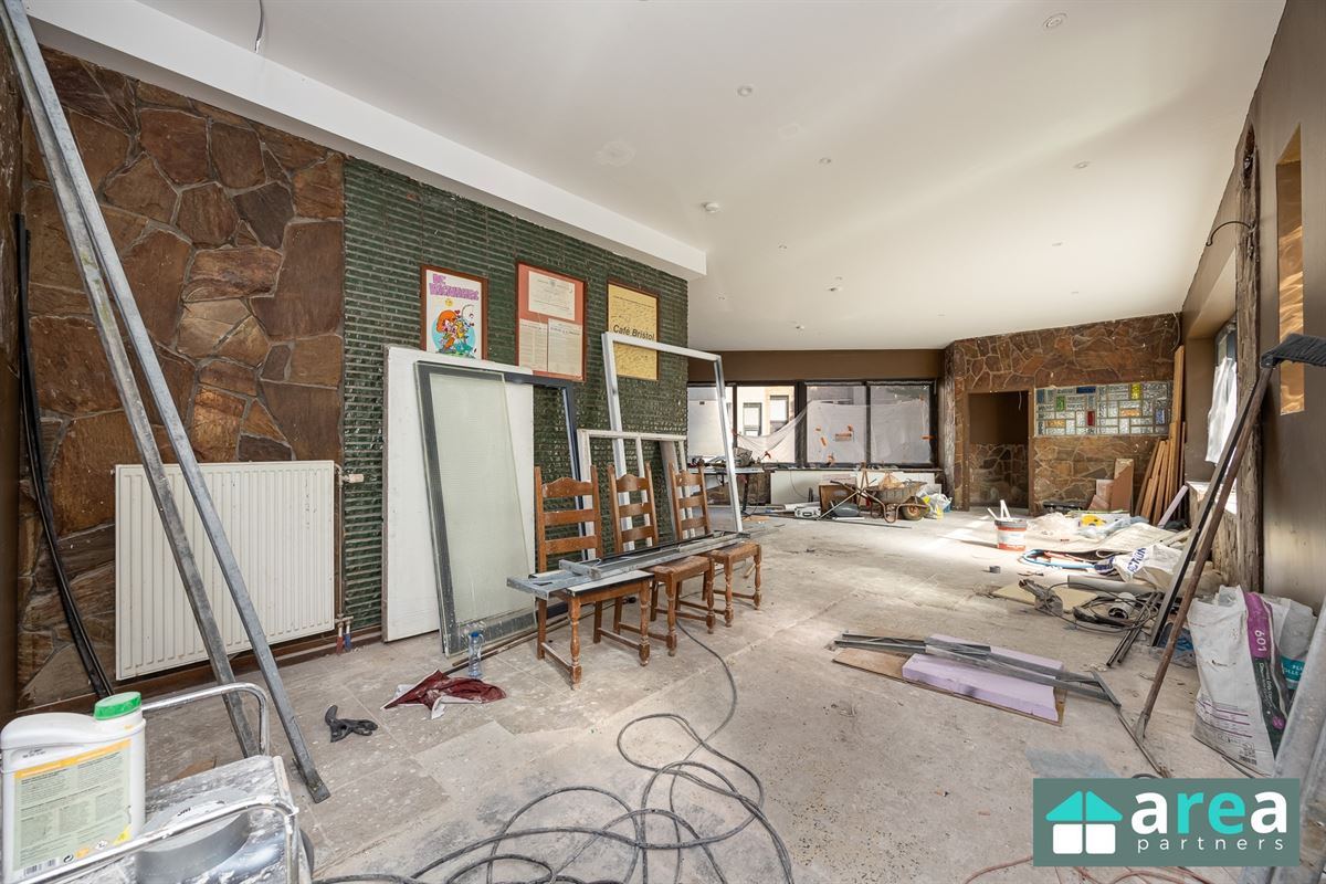 Ruime, te renoveren handelspand met garage!