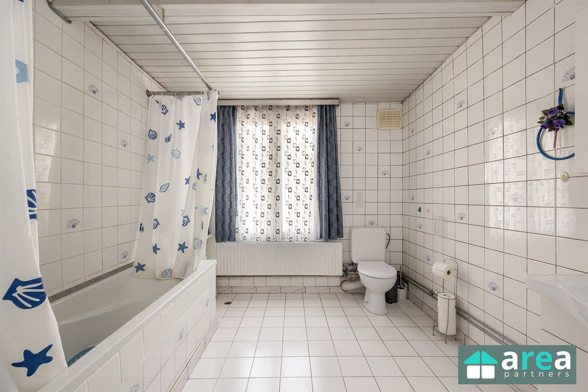 Woning opgedeeld in 3 entiteiten vlakbij Park spoor Noord te koop!