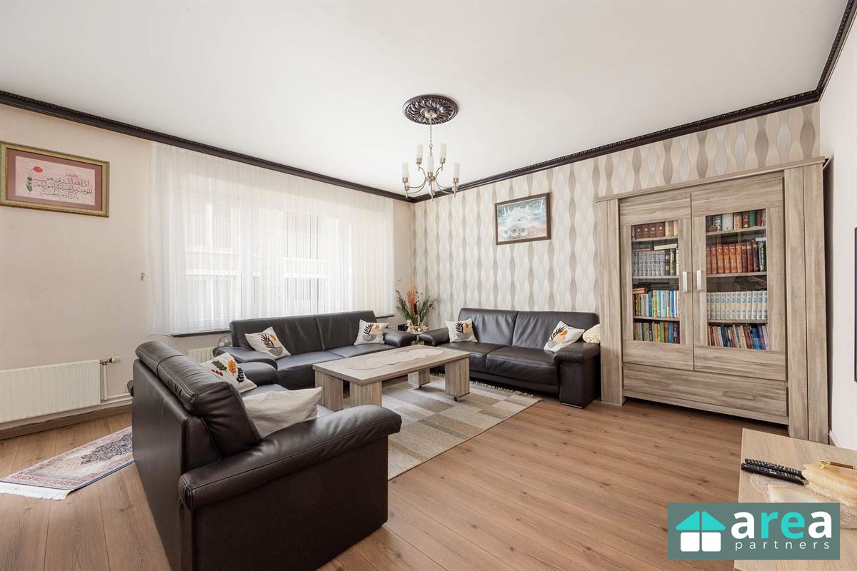 Woning opgedeeld in 3 entiteiten vlakbij Park spoor Noord te koop!