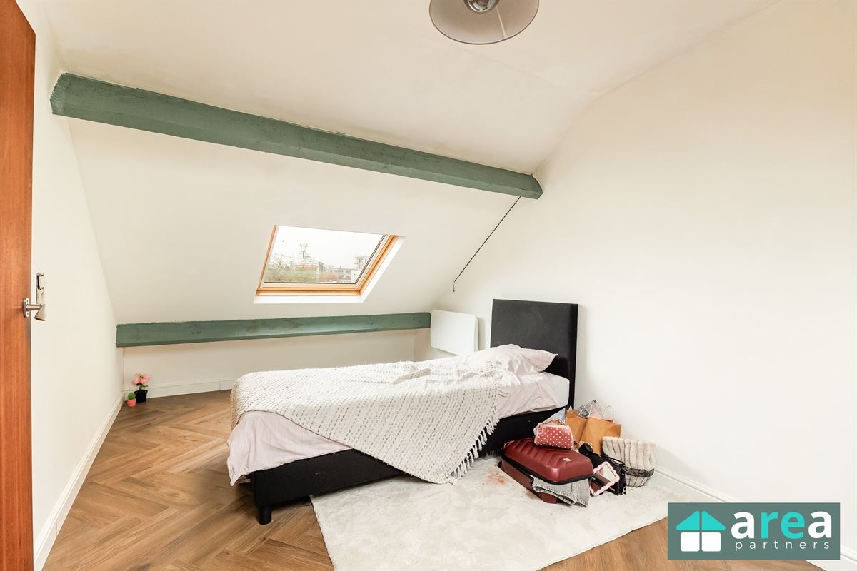 Instapklare woning met 5 slpk en zwembad!