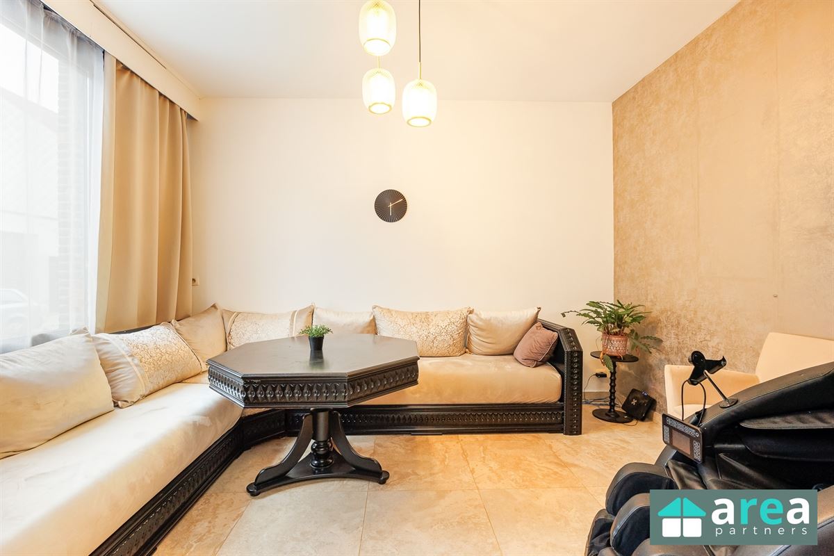 Instapklare woning met 5 slpk en zwembad!