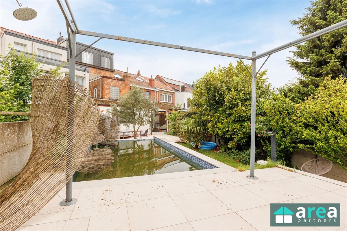 Instapklare woning met 5 slpk en zwembad!
