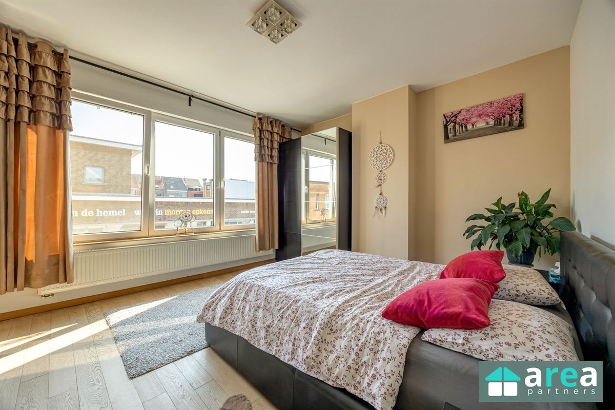 Instapklare woning met 4 slaapkamers, garage en magazijn in Boho!