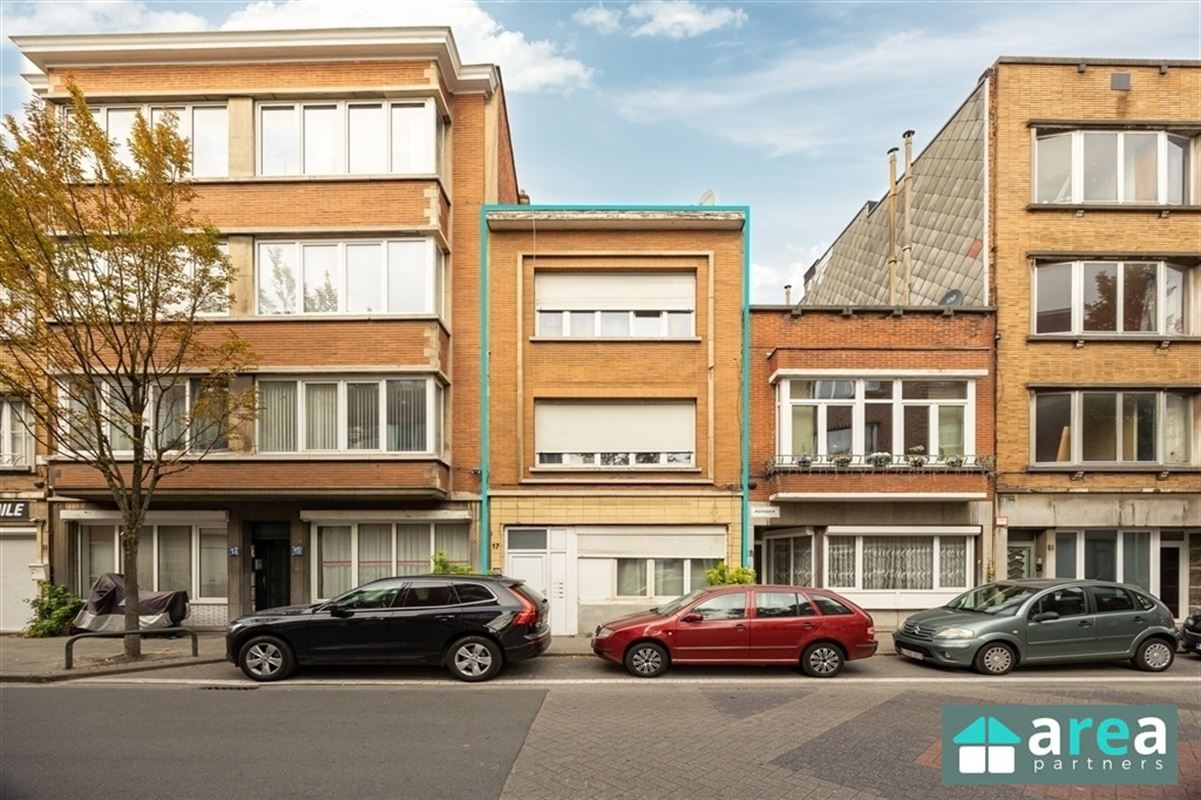 Ruime opbrengsteigendom bestaande uit 5units op centrale locatie!