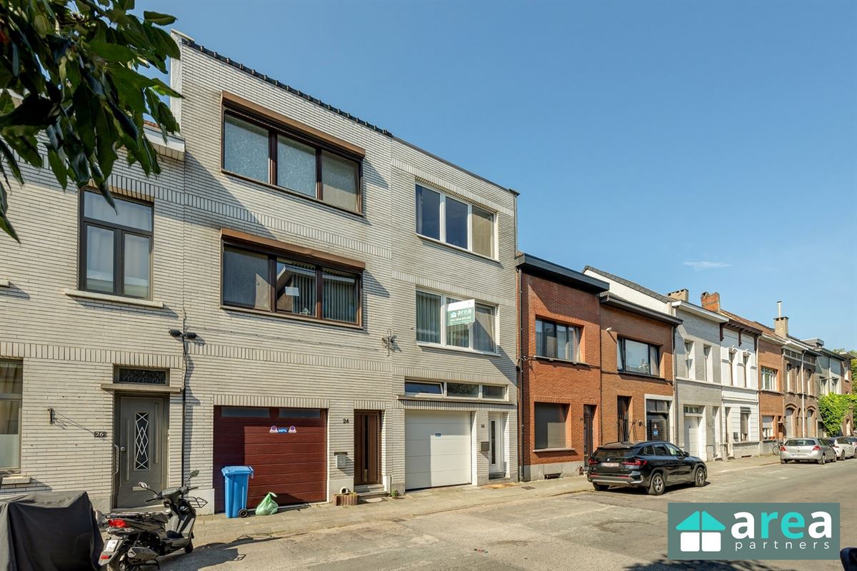 Instapklare woning met 4 slaapkamers, garage en magazijn in Boho!
