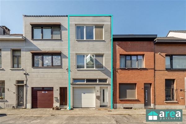 Instapklare woning met 4 slaapkamers, garage en magazijn in Boho!