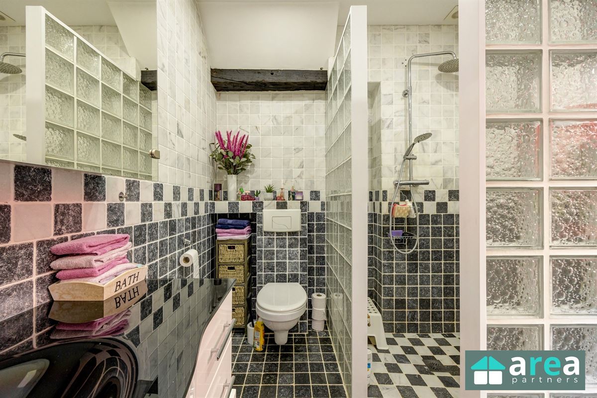 Instapklare woning met 4 slaapkamers, garage en magazijn in Boho!