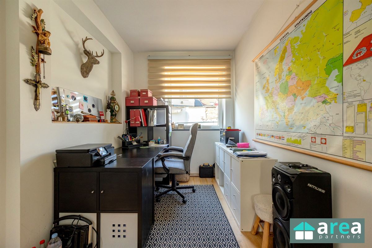 Instapklare woning met 4 slaapkamers, garage en magazijn in Boho!
