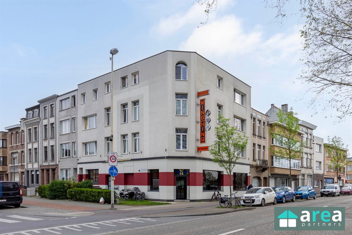Vergunde opbrengsteigendom bestaande uit 3 studio's met aparte slaapkamer!