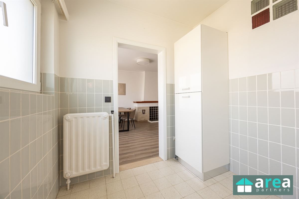 Lichtrijk appartement met 2slpk., terras én autostaanplaats!