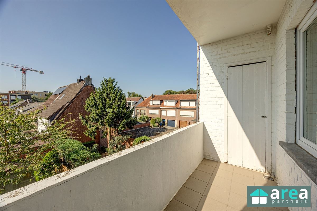 Lichtrijk appartement met 2slpk., terras én autostaanplaats!