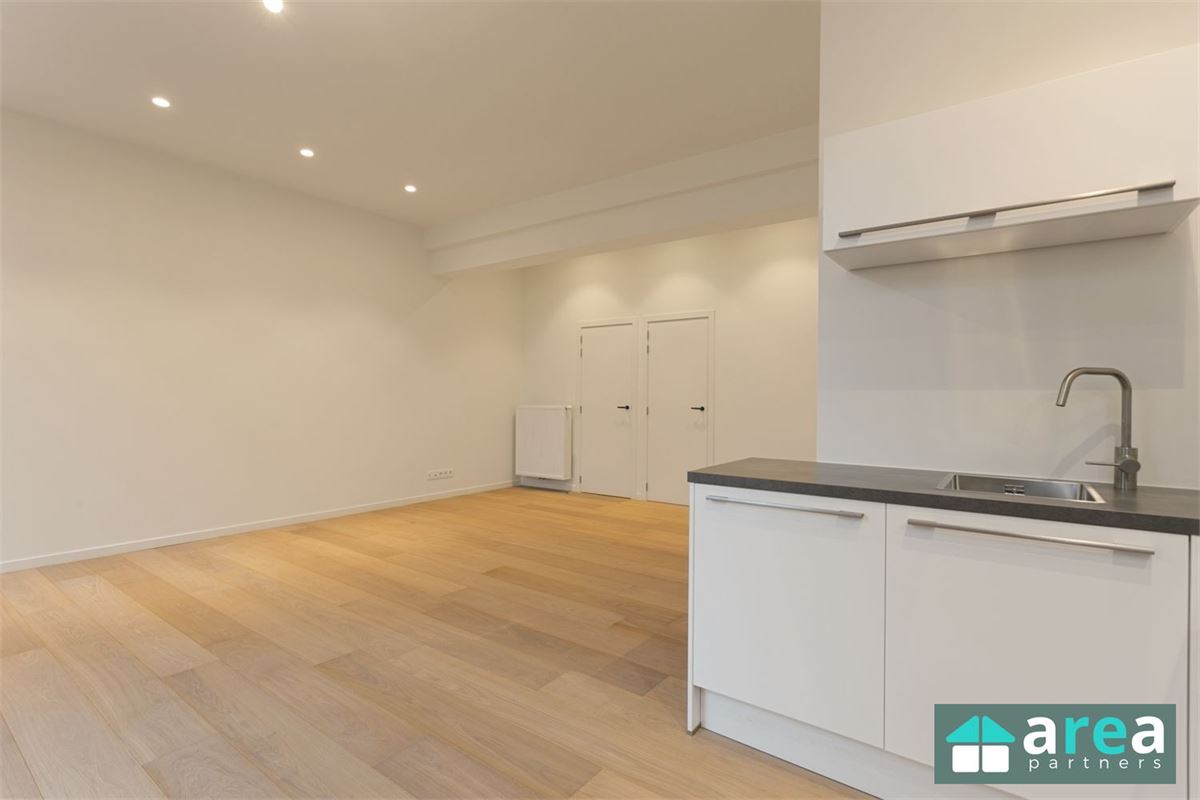 Gerenoveerd appartement met 1 slaapkamer en groot terras!
