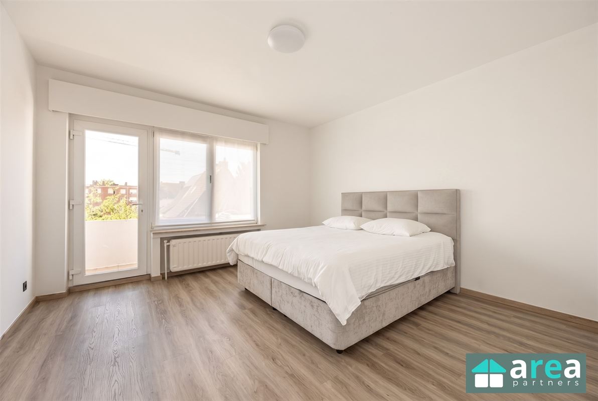 Lichtrijk appartement met 2slpk., terras én autostaanplaats!