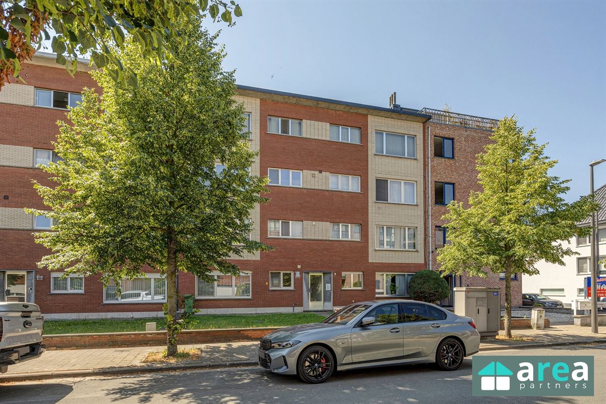 Lichtrijk appartement met 2slpk., terras én autostaanplaats!
