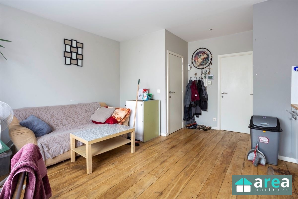 Vergunde opbrengsteigendom bestaande uit 3 studio's met aparte slaapkamer!