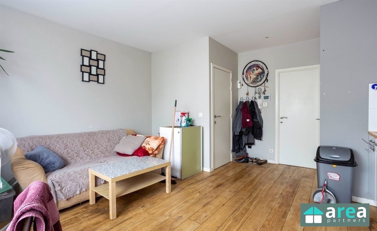 Vergunde opbrengsteigendom bestaande uit 3 studio's met aparte slaapkamer!