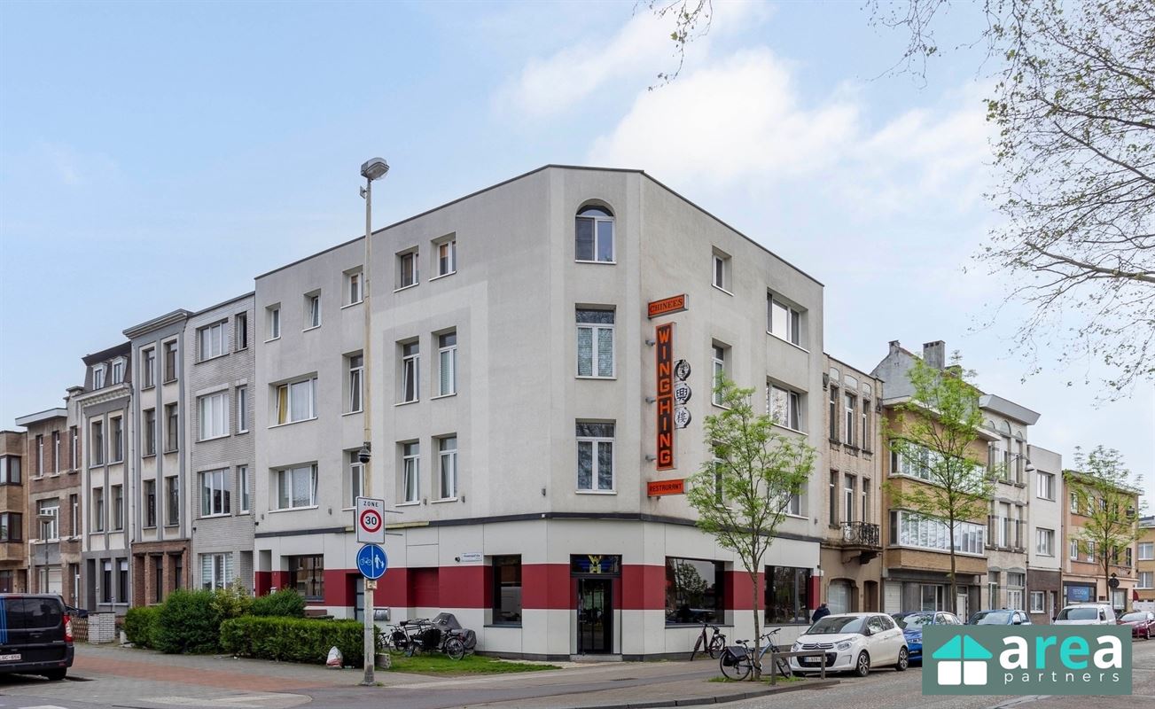 Vergunde opbrengsteigendom bestaande uit 3 studio's met aparte slaapkamer!