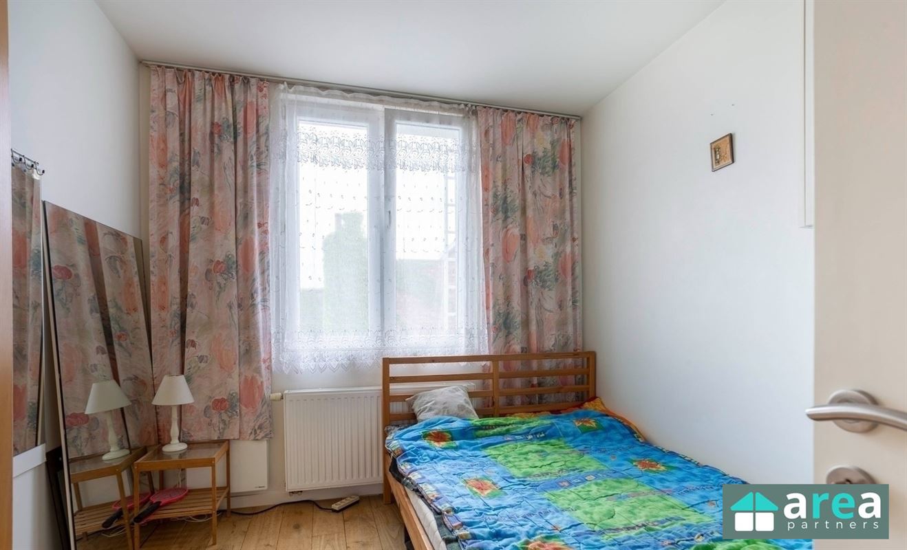 Vergunde opbrengsteigendom bestaande uit 3 studio's met aparte slaapkamer!